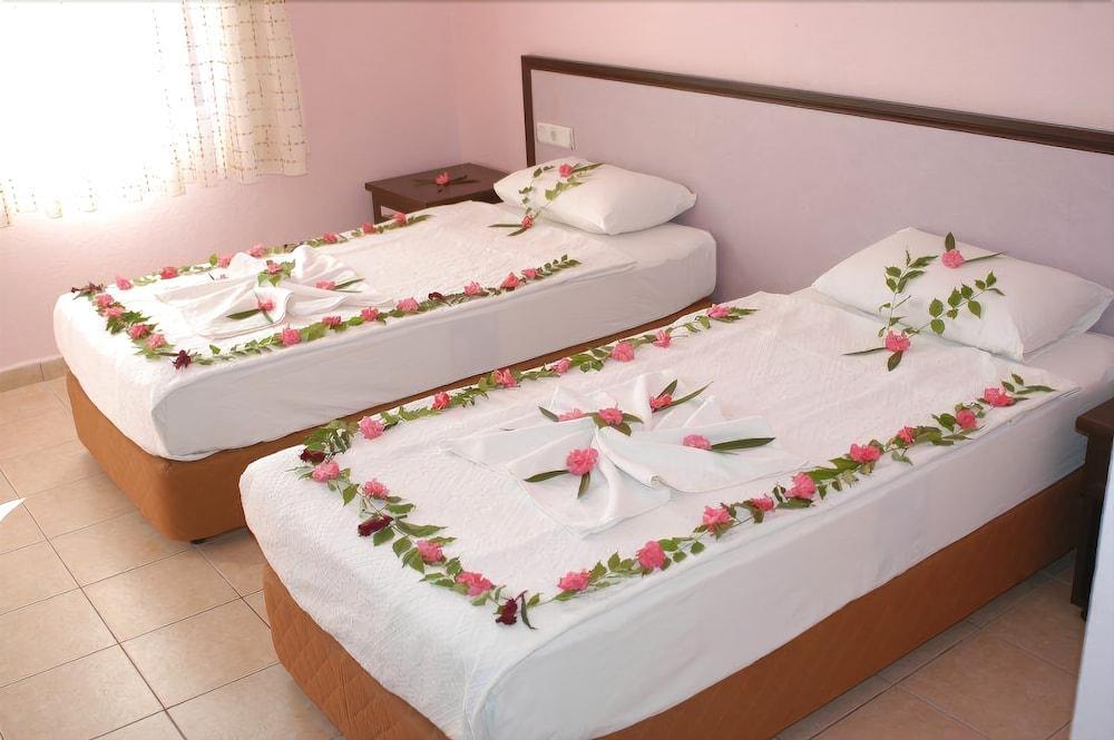 אולודניץ Carmina Hotel מראה חיצוני תמונה